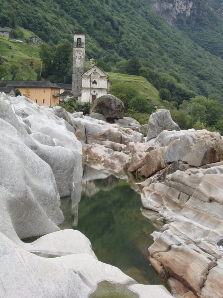 Chapelle
Mots-clés: verzasca