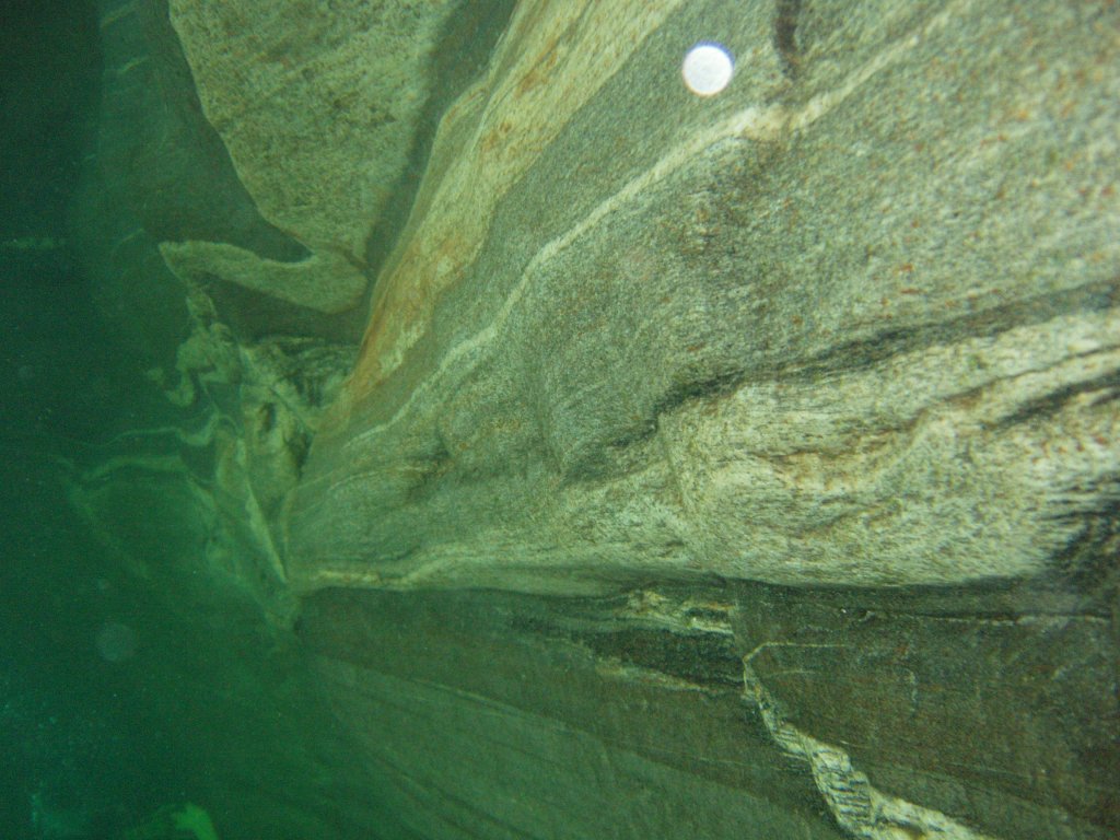 Le chemin de granit 2
Mots-clés: verzasca