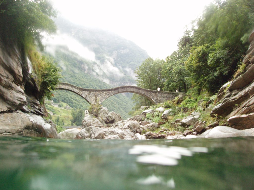Impressionant Pont Romain
Mots-clés: verzasca