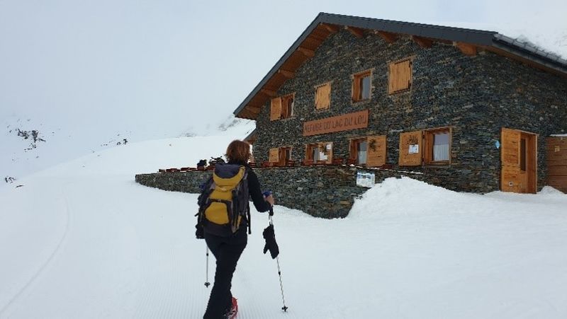 Fichier:Lac-Lou Arrivée Refuge.jpg