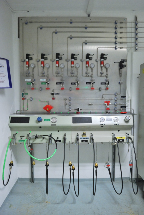 Le local du compresseur. — plongeplo