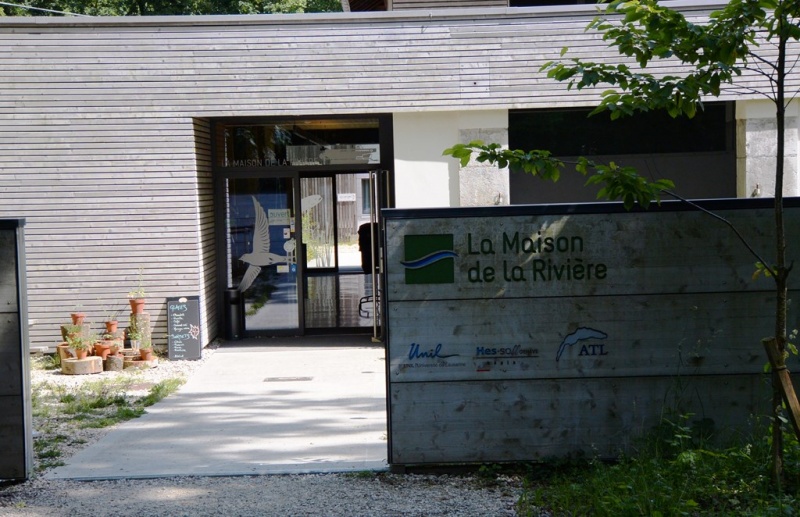 Fichier:MR DSC 0414 Entrée Maison Rivière r.jpg